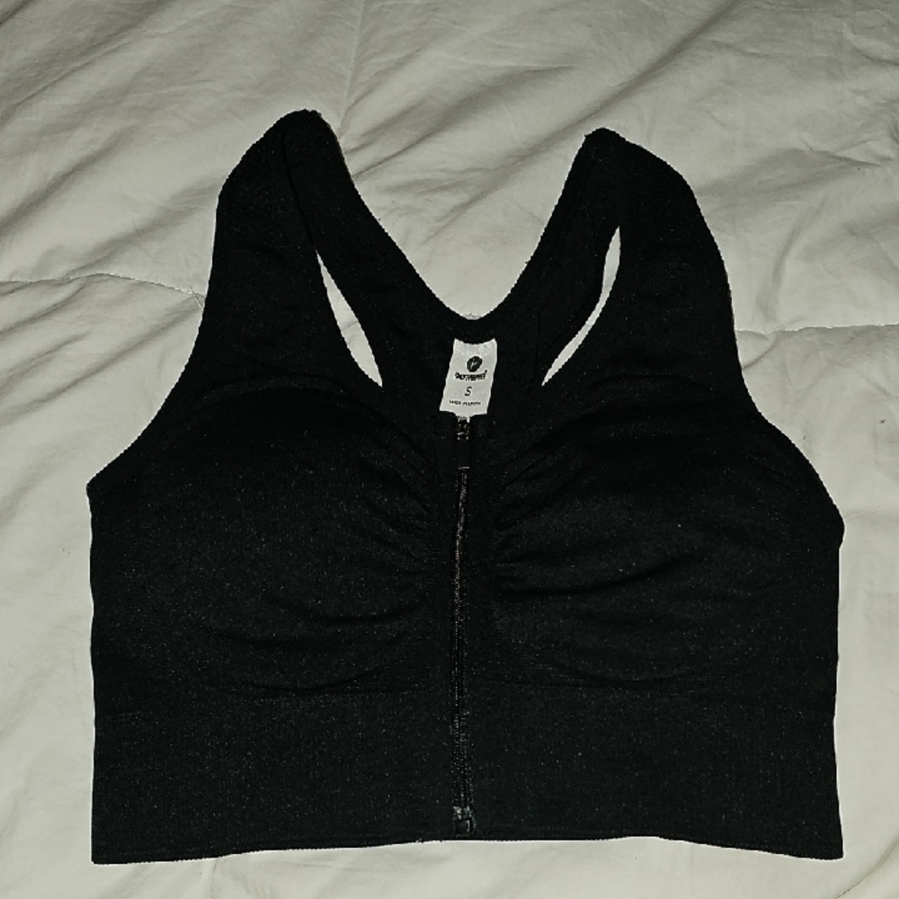 90 Degree Black Sports Bra. Sz Small. Zippered Front and Has Padding!! Very Nice